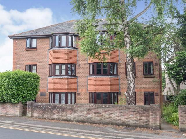 Cavendish Court, 52 54 Hadlow Road, Tonbridge TN9, 2 bed flat to rent, £1,300 pcm | PrimeLocation