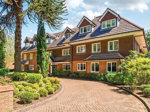 Cavendish Court, Cavendish Road. 2 bed flat to rent £2,250 pcm £519 pw