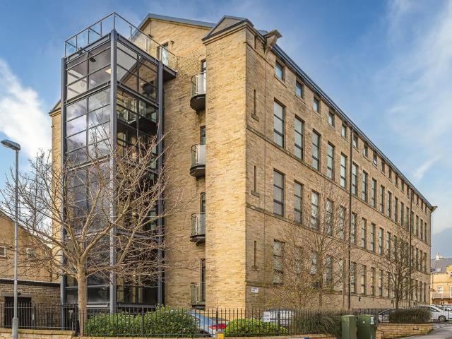 Cavendish Court, Drighlington 2 bed apartment to rent £875 pcm £202 pw