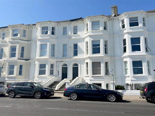 Cavendish Court, Worthing, BN11 2 bed flat to rent £1,400 pcm £323 pw