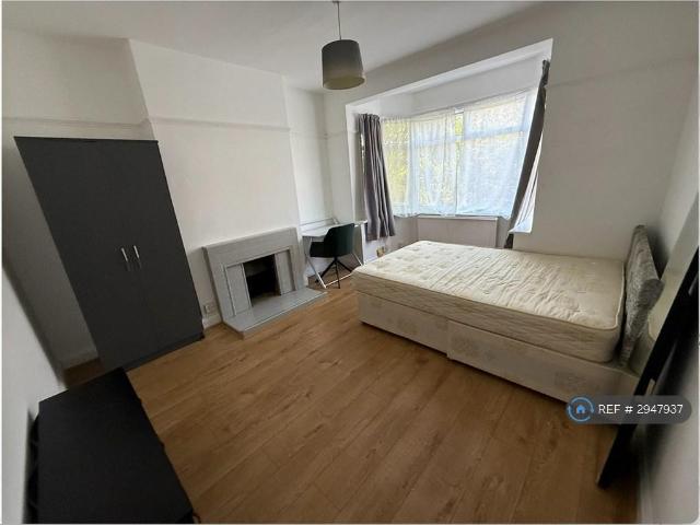 Cavendish Avenue, New Malden, KT3 1 bed in a house share to rent £850 pcm £196 pw