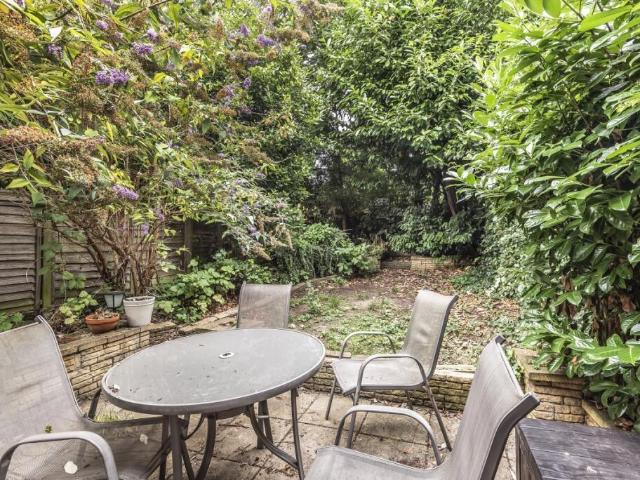 Cavendish Avenue, Finchley, N3 2 bed apartment to rent £2,350 pcm £542 pw