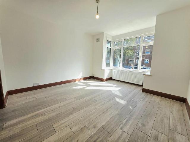 Cavendish Avenue, Harrow 4 bed semi detached house to rent £2,600 pcm £600 pw