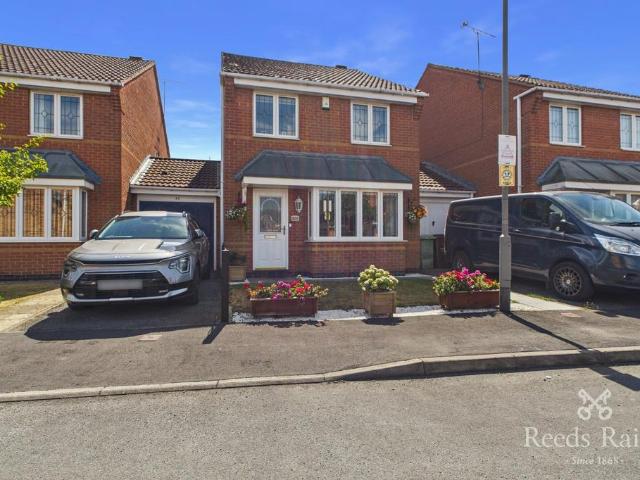 Cavendish Avenue, West Yorkshire WF8 3 bed link detached house to rent £1,200 pcm £277 pw