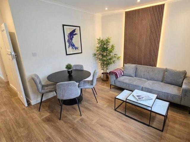 Cavendish, London 2 bed apartment to rent £2,800 pcm £646 pw