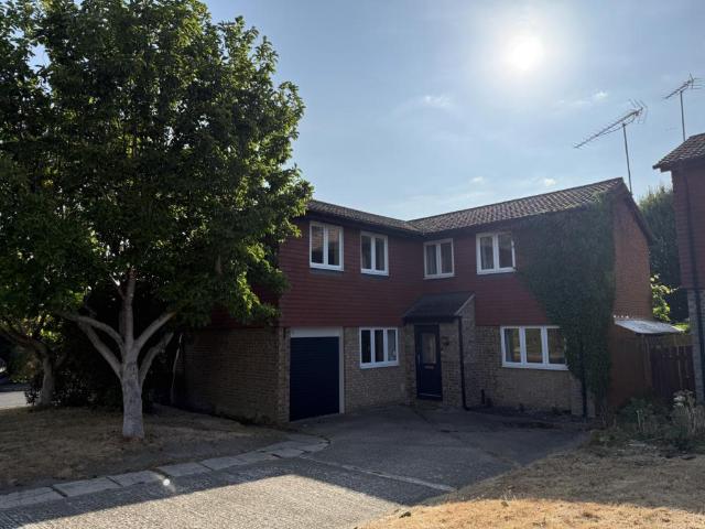 Cavendish Meads Sunninghill Ascot 5 bed detached house to rent £3,000 pcm £692 pw