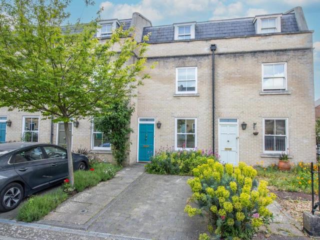 Cavendish Place, Cambridge 3 bed townhouse to rent £2,300 pcm £531 pw