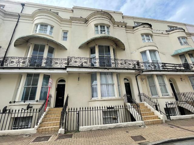 Cavendish Place, Eastbourne BN21, 1 bed flat to rent, £900 pcm | PrimeLocation