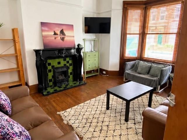 Cavendish Place, Jesmond NE2, 5 bed terraced house to rent, £3,585 pcm | PrimeLocation