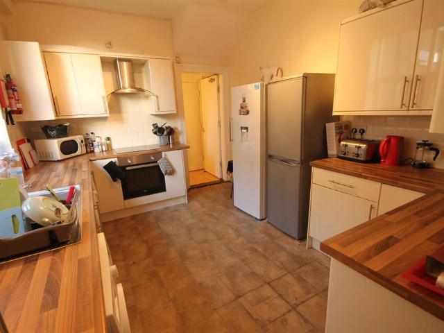 Cavendish Place, Jesmond, Newcastle. 7 bed house to rent £5,019 pcm £1,158 pw