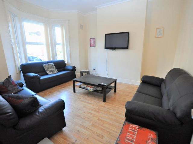 Cavendish Place, Jesmond, Newcastle. 8 bed terraced house to rent £5,616 pcm £1,296 pw