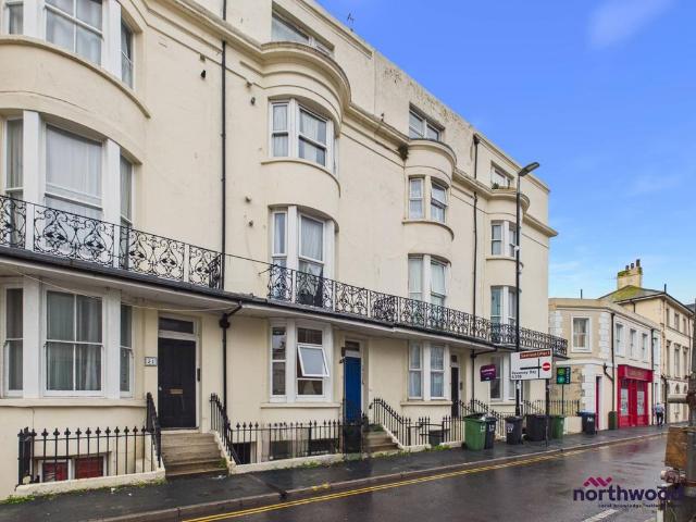 Cavendish Place, Town Centre. 1 bed ground floor flat to rent £775 pcm £179 pw