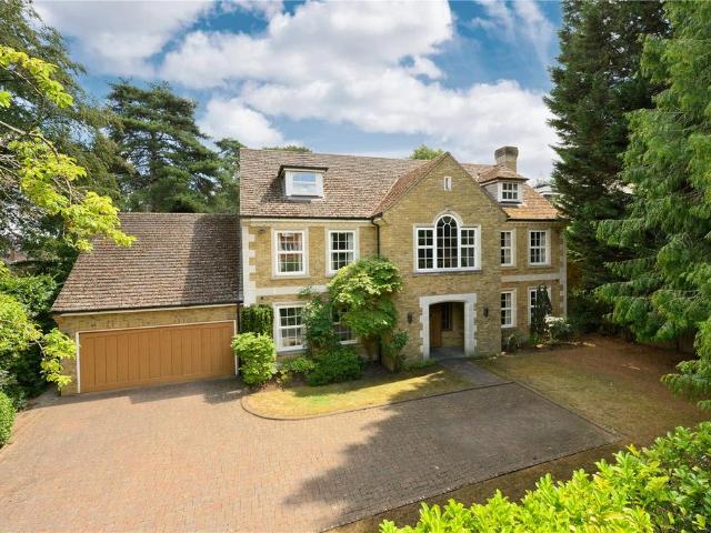 Cavendish Road, Weybridge, Surrey, KT13 6 bed detached house to rent £8,500 pcm £1,962 pw