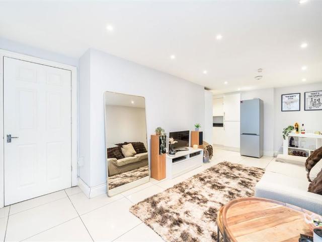 Cavendish Road, Balham SW12, 1 bed flat to rent, £2,100 pcm | PrimeLocation
