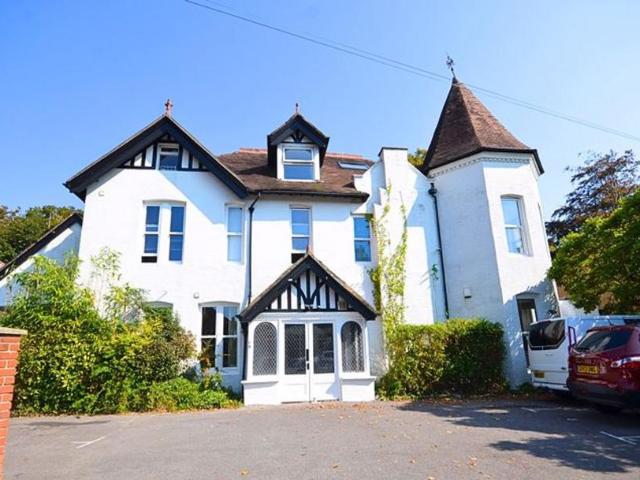 Cavendish Road, Bournemouth BH1 3 bed flat to rent £2,500 pcm £577 pw