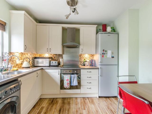 Cavendish Road, Brondesbury, London NW6, 2 bed flat to rent, £3,467 pcm | PrimeLocation
