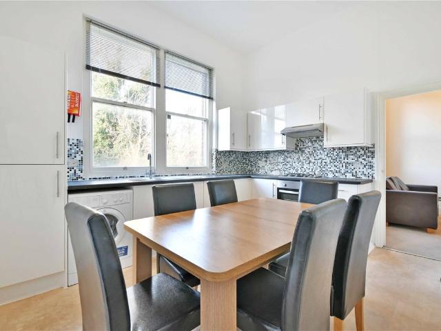 Cavendish Road, Brondesbury NW6, 3 bed flat to rent, £3,175 pcm | PrimeLocation