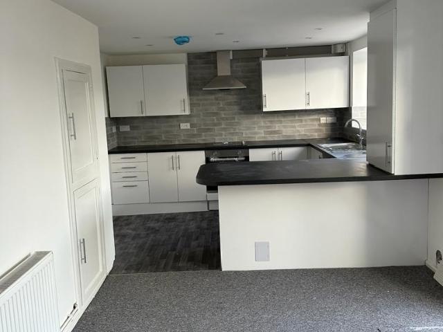 Cavendish Road, Bristol BS34 4 bed semi detached house to rent £2,300 pcm £531 pw