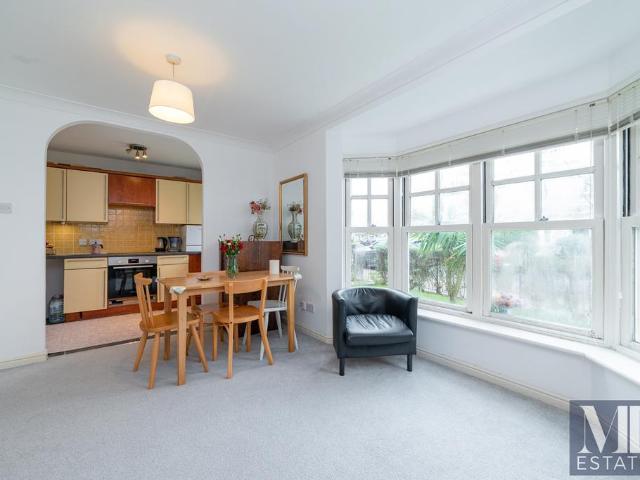 Cavendish Road, London NW6 2 bed flat to rent £1,900 pcm £438 pw