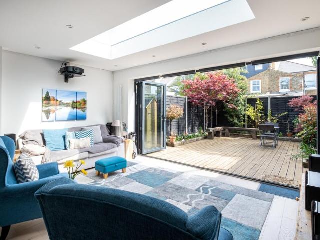 Cavendish Road London SW12 2 bed flat to rent £3,500 pcm £808 pw