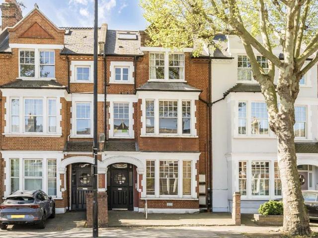 Cavendish Road, London SW12 2 bed flat to rent £2,700 pcm £623 pw