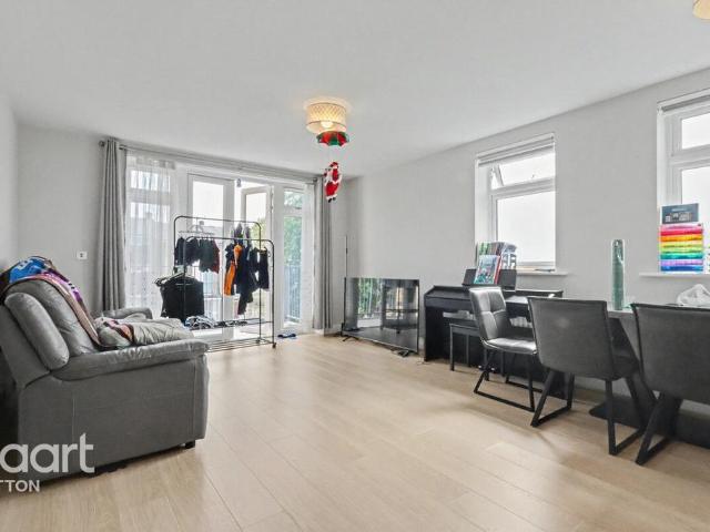 Cavendish Road, SUTTON 2 bed apartment to rent £2,300 pcm £531 pw