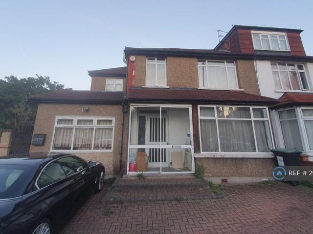 Caversham Avenue, London, N13 2 bed flat to rent £1,900 pcm £438 pw