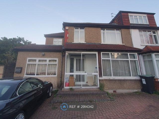 Caversham Avenue, London N13, 2 bed flat to rent, £1,900 pcm | PrimeLocation