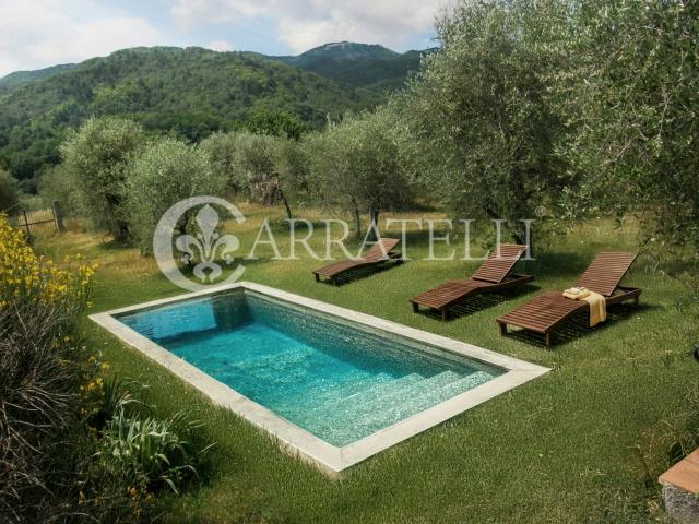 Cavriglia, in provincia di Arezzo, ampio complesso residenzi. 300m² Arezzo