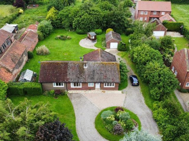 Cawood Road, Stillingfleet, York 4 bed detached bungalow to rent £1,900 pcm £438 pw