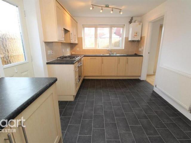 Cawston Close, Leicester 3 bed detached house to rent £1,395 pcm £322 pw