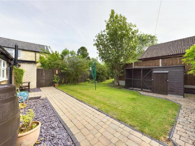 Caxton End, St. Neots PE19 2 bed semi detached house to rent £1,250 pcm £288 pw