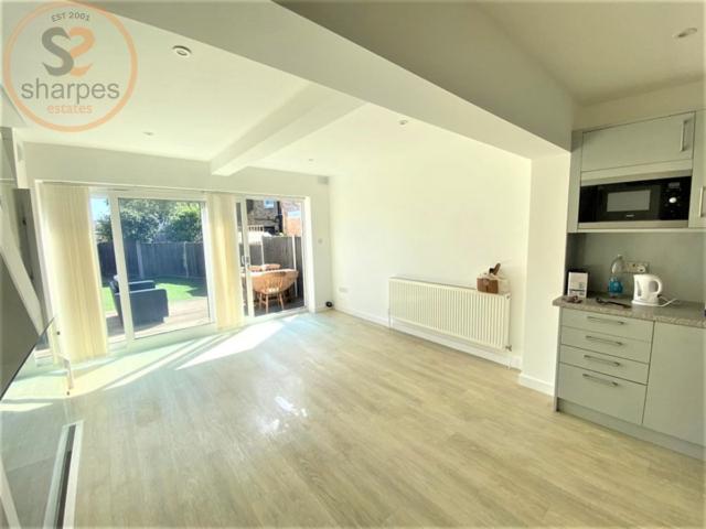 Caxton Road, Wimbledon, London SW19, 3 bed maisonette to rent, £2,800 pcm | PrimeLocation