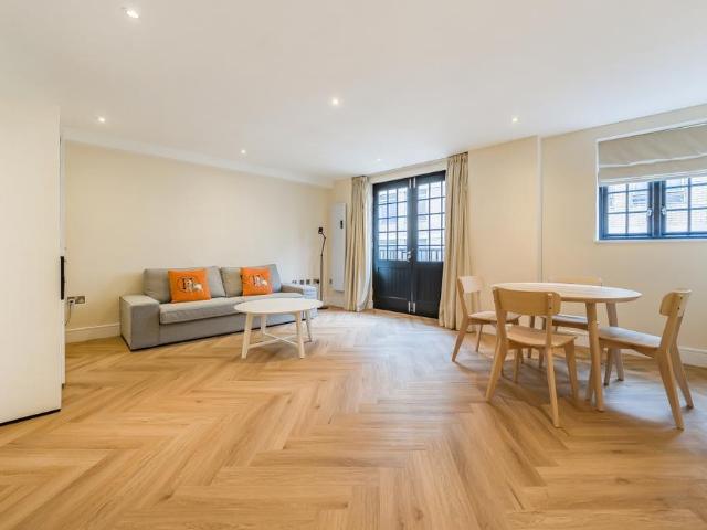 Cayenne Court, Shad Thames, SE1 2 bed apartment to rent £3,250 pcm £750 pw