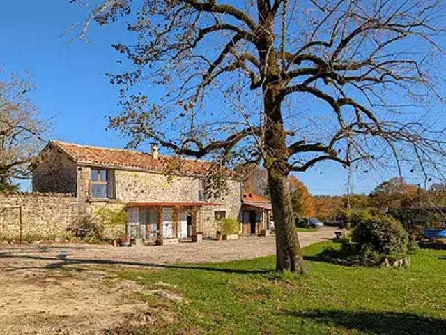 Caylus 82160 Achat / Vente maison 3 pièces t3 au dernier étage jardin