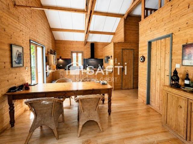Cazals Propriété contemporaine en bois au cœur de la nature avec gîte sur pilotis, dépendances