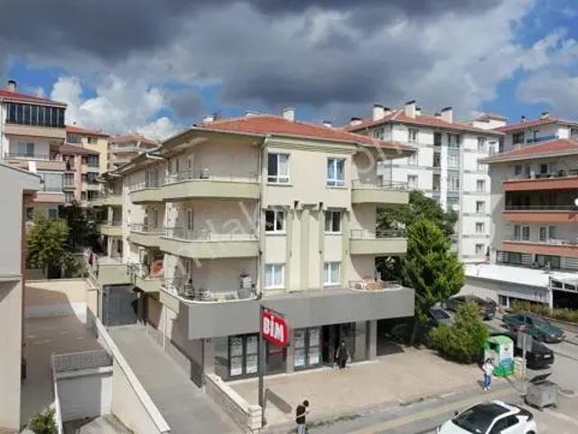 Cb Vizyon Gayrimenkulden İşlek Cadde Üzeri Ara Kat Kiralık 3+1