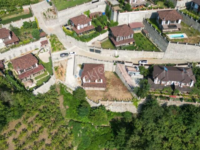 Cb Lika'dan Doğa Manzaralı Satılık Lüks Taş Villa