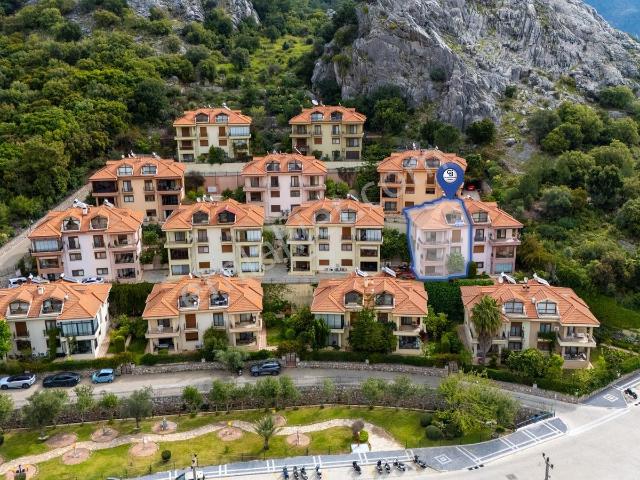 Cb Marina'dan Camiavlu Yeşimsitesi Havuzlu Otoparklı Müstakil Ev