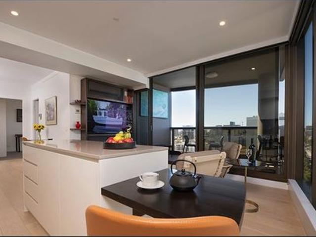CBD Exec style fully furnished, serviced accomodation AUG 26