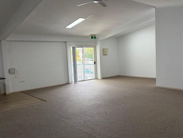 CBD Fringe 3 Bedroom Apartment