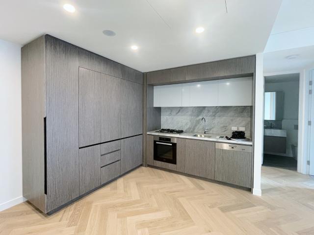 CBD View & Water View & Fully furnished & One bedroom plus big study room & Greenland Centre & Gym & Swimming Pool