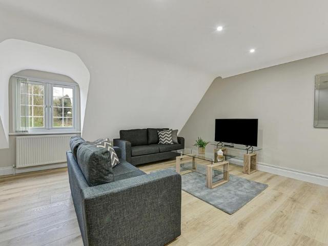 CG Deanway 08 1 bed apartment to rent £3,500 pcm £808 pw