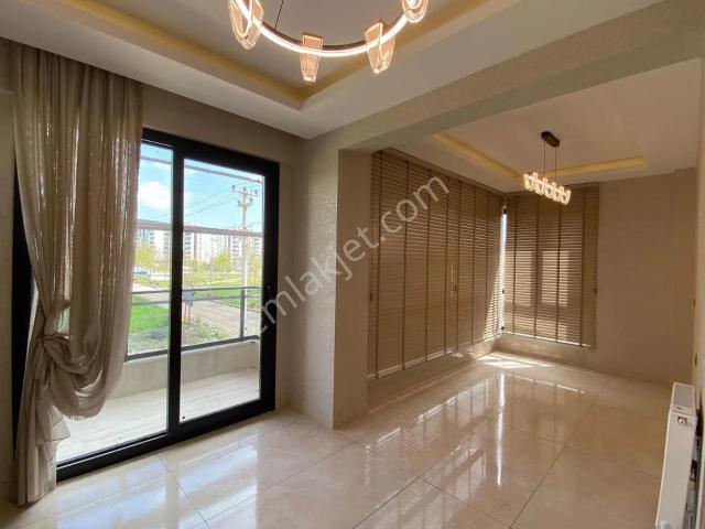 Cg Havalimanı Kavşağı Erencan Yapıda Satılık 2.5+1 Daireler