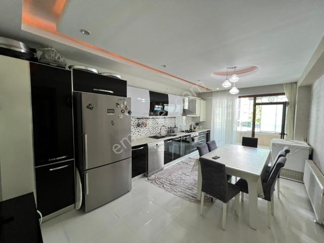 Cg Otogar Civarı Bakımlı 4+1 Satılık Daire