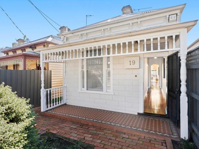 CGSC Zoned Heritage Home with a Freestanding Studio