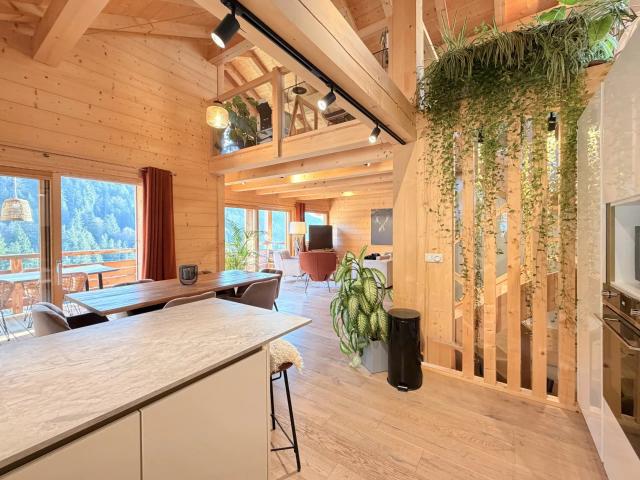 Ce chalet de 140 m2, récemment construit en 2022, bénéficie. 140m² Saint Jean de Sixt