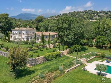 Ce magnifique domaine, situé à quelques minutes seulement du. 1000m² La Colle sur Loup