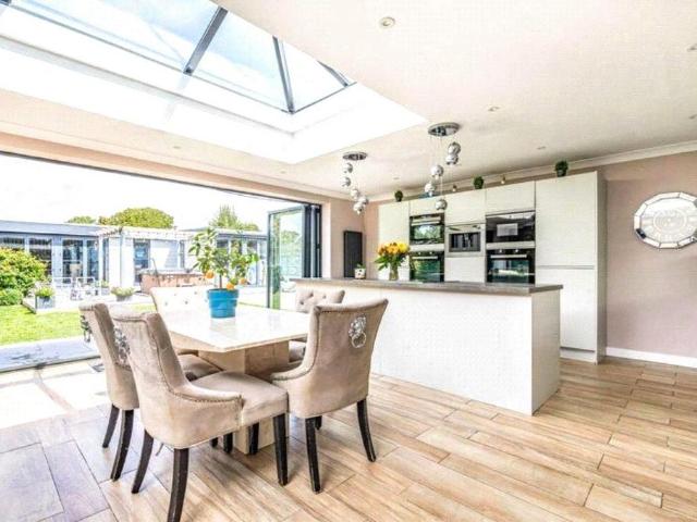 Cemetery Lane, West Sussex PO10 5 bed bungalow to rent £2,950 pcm £681 pw