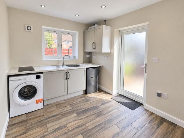 Cemetery Road, Houghton Regis, Dunstable, Bedfordshire LU5, Studio to rent, £1,200 pcm | PrimeLocation